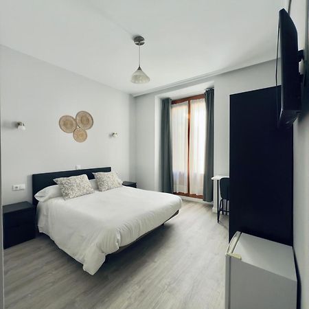 Hostal Conde De Alba Madrid Dış mekan fotoğraf