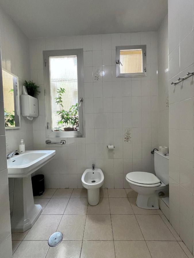 Hostal Conde De Alba Madrid Dış mekan fotoğraf