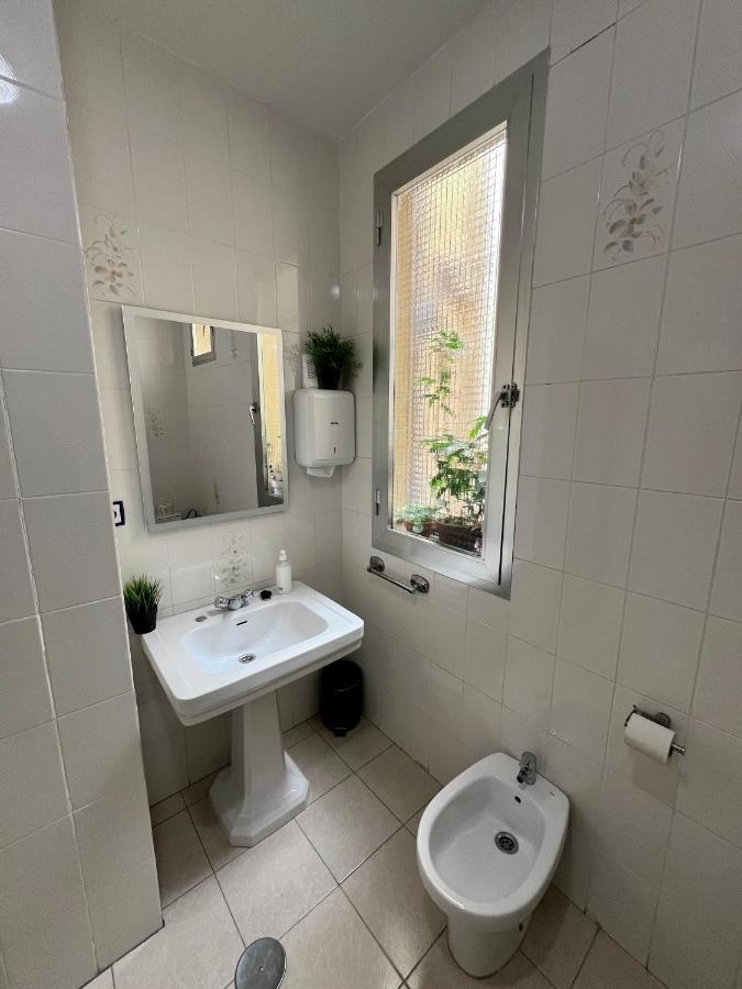 Hostal Conde De Alba Madrid Dış mekan fotoğraf