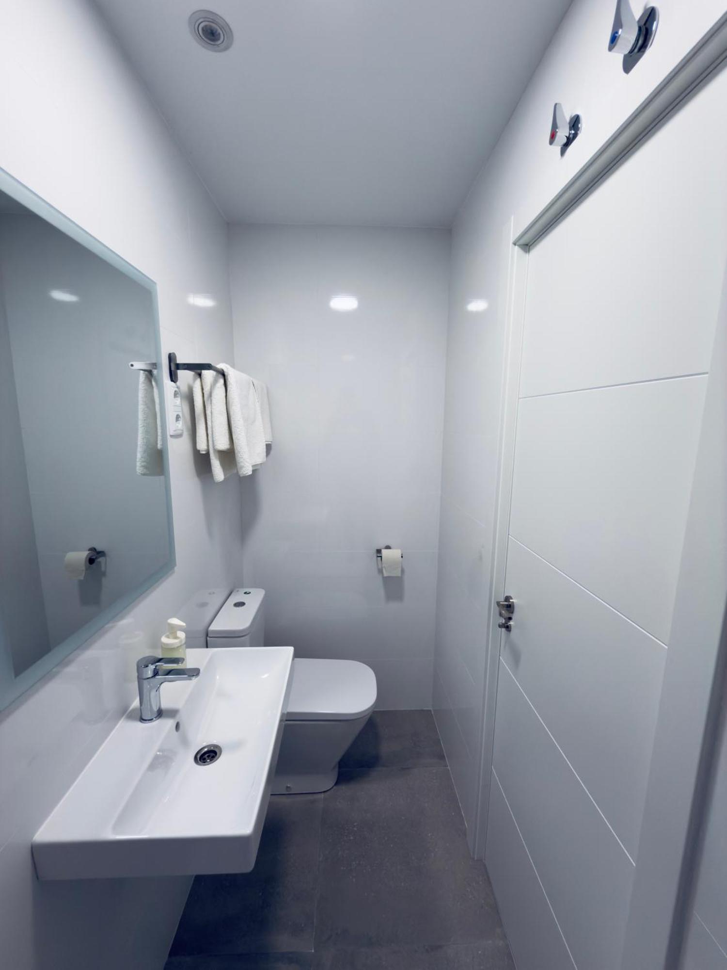 Hostal Conde De Alba Madrid Dış mekan fotoğraf