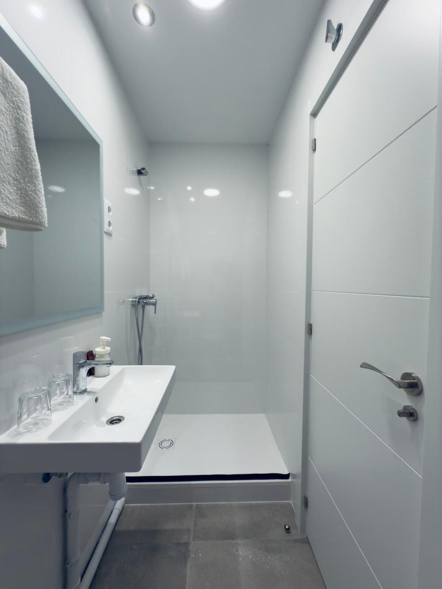 Hostal Conde De Alba Madrid Dış mekan fotoğraf
