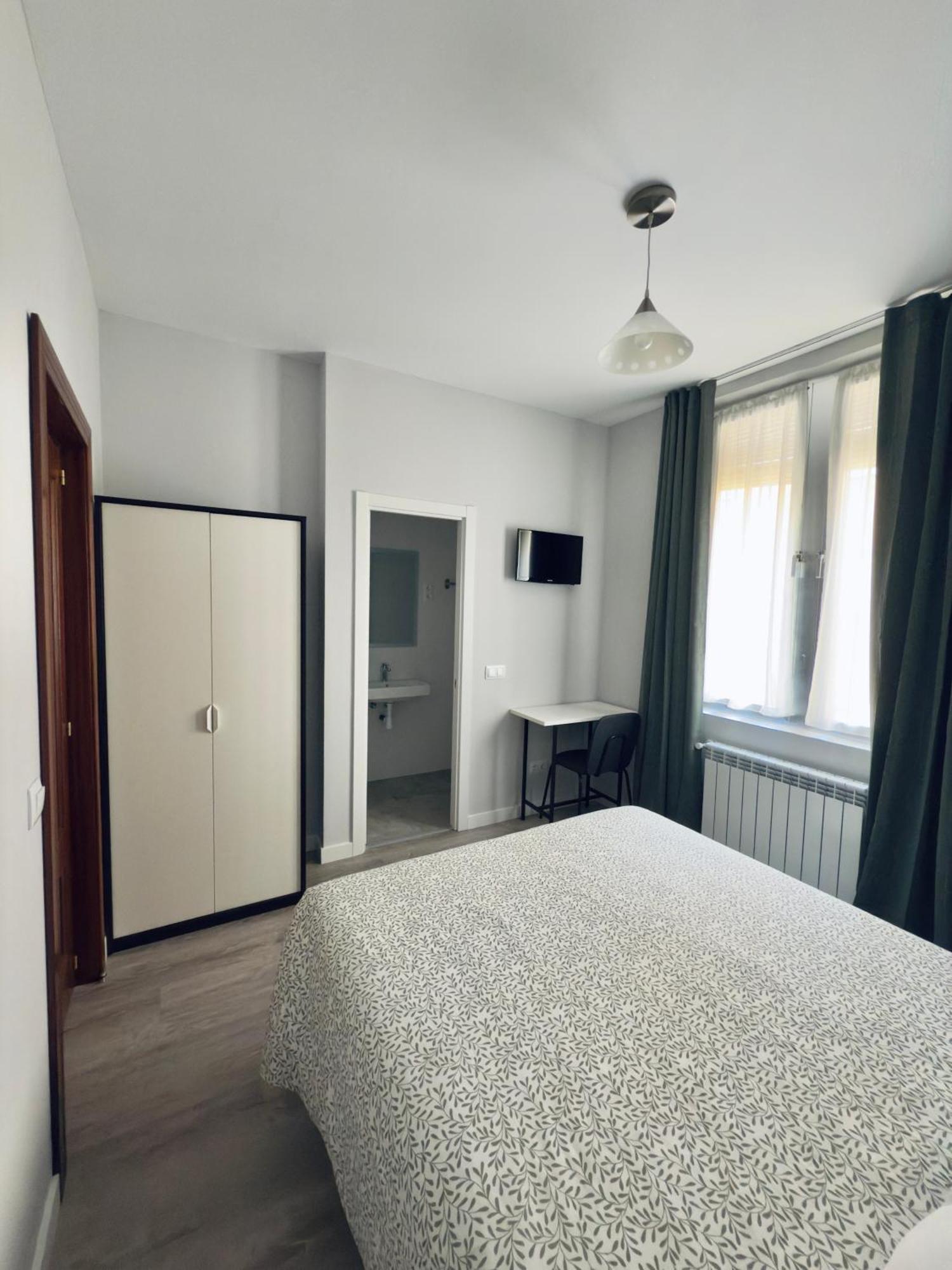 Hostal Conde De Alba Madrid Dış mekan fotoğraf