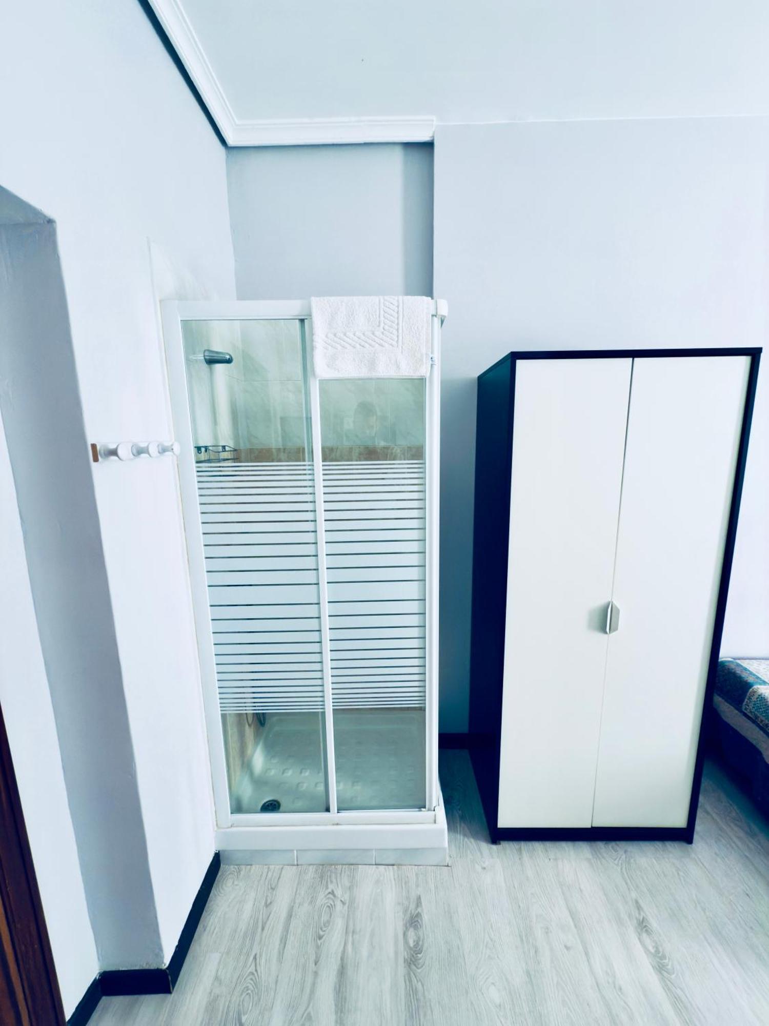 Hostal Conde De Alba Madrid Dış mekan fotoğraf