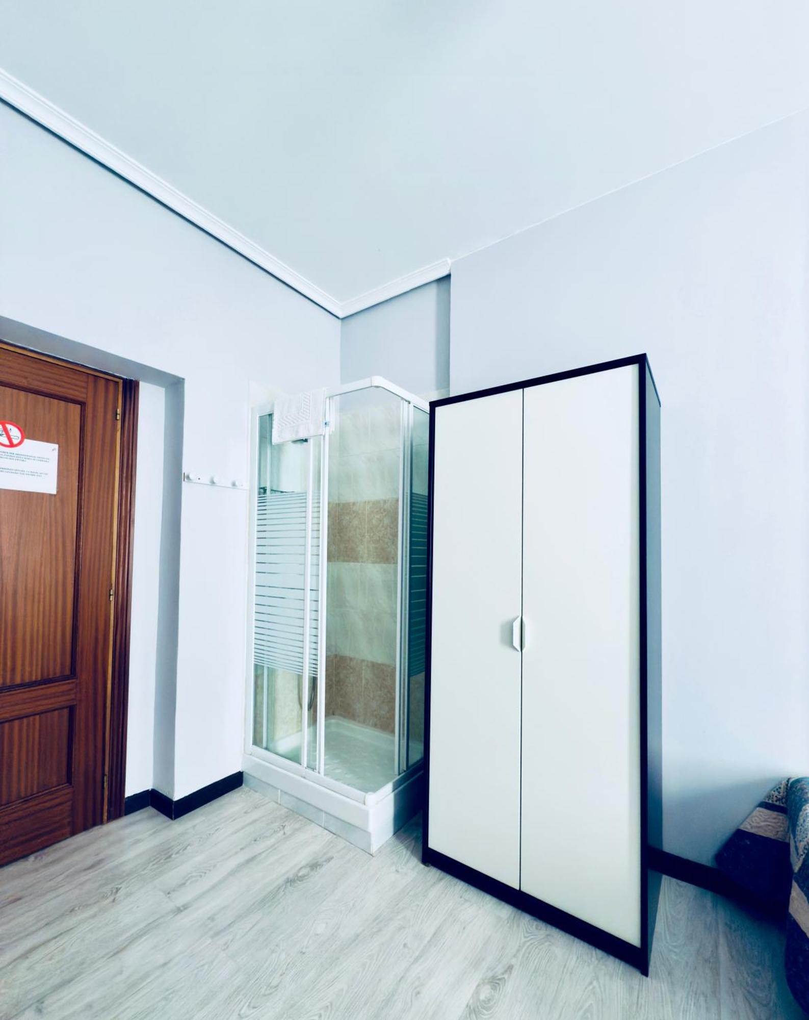 Hostal Conde De Alba Madrid Dış mekan fotoğraf