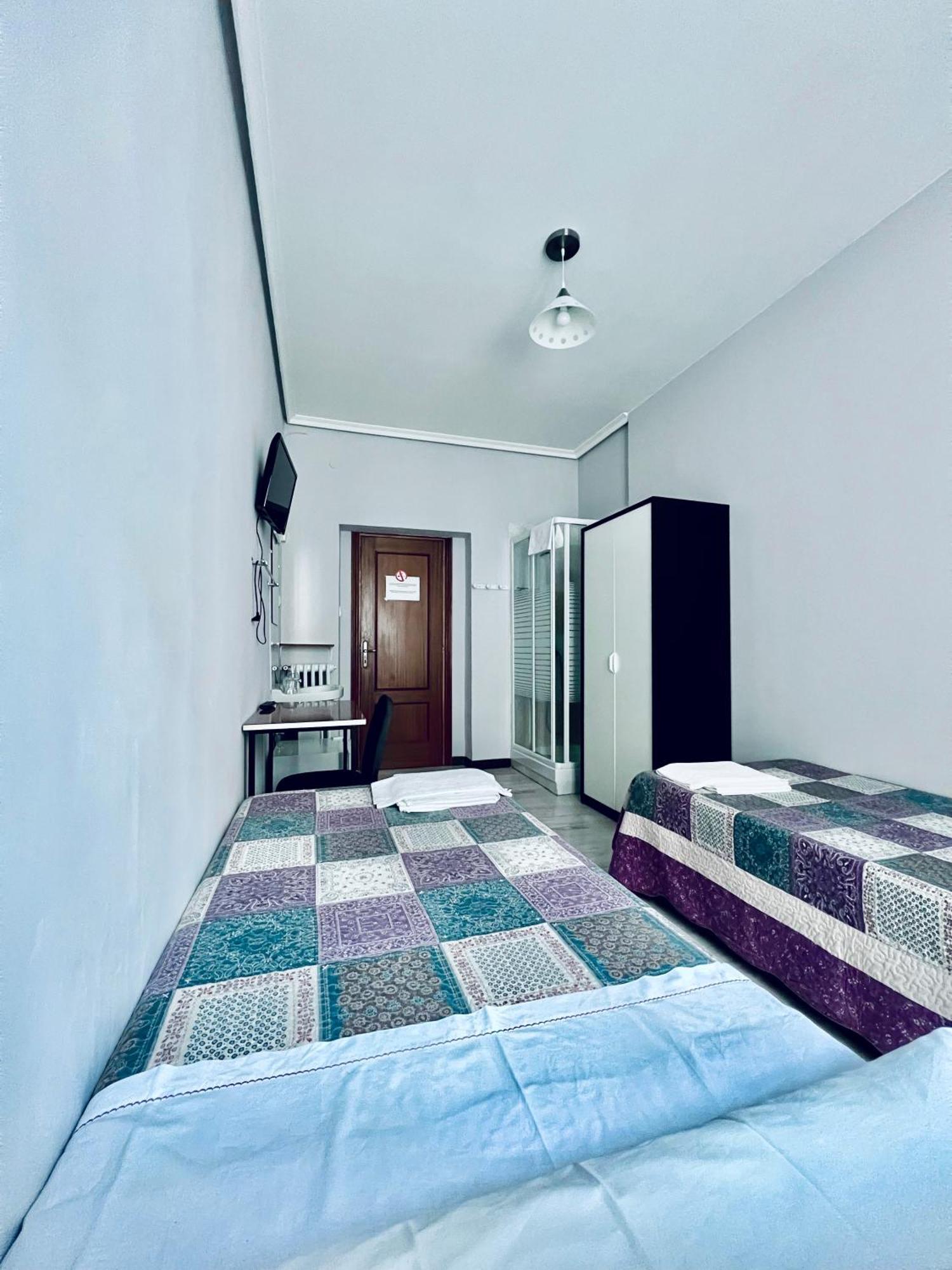 Hostal Conde De Alba Madrid Dış mekan fotoğraf