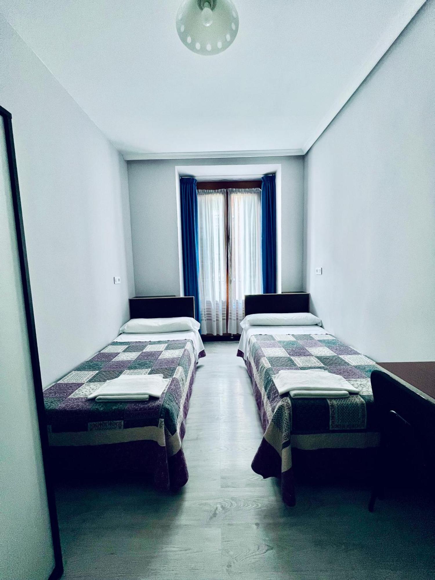 Hostal Conde De Alba Madrid Dış mekan fotoğraf