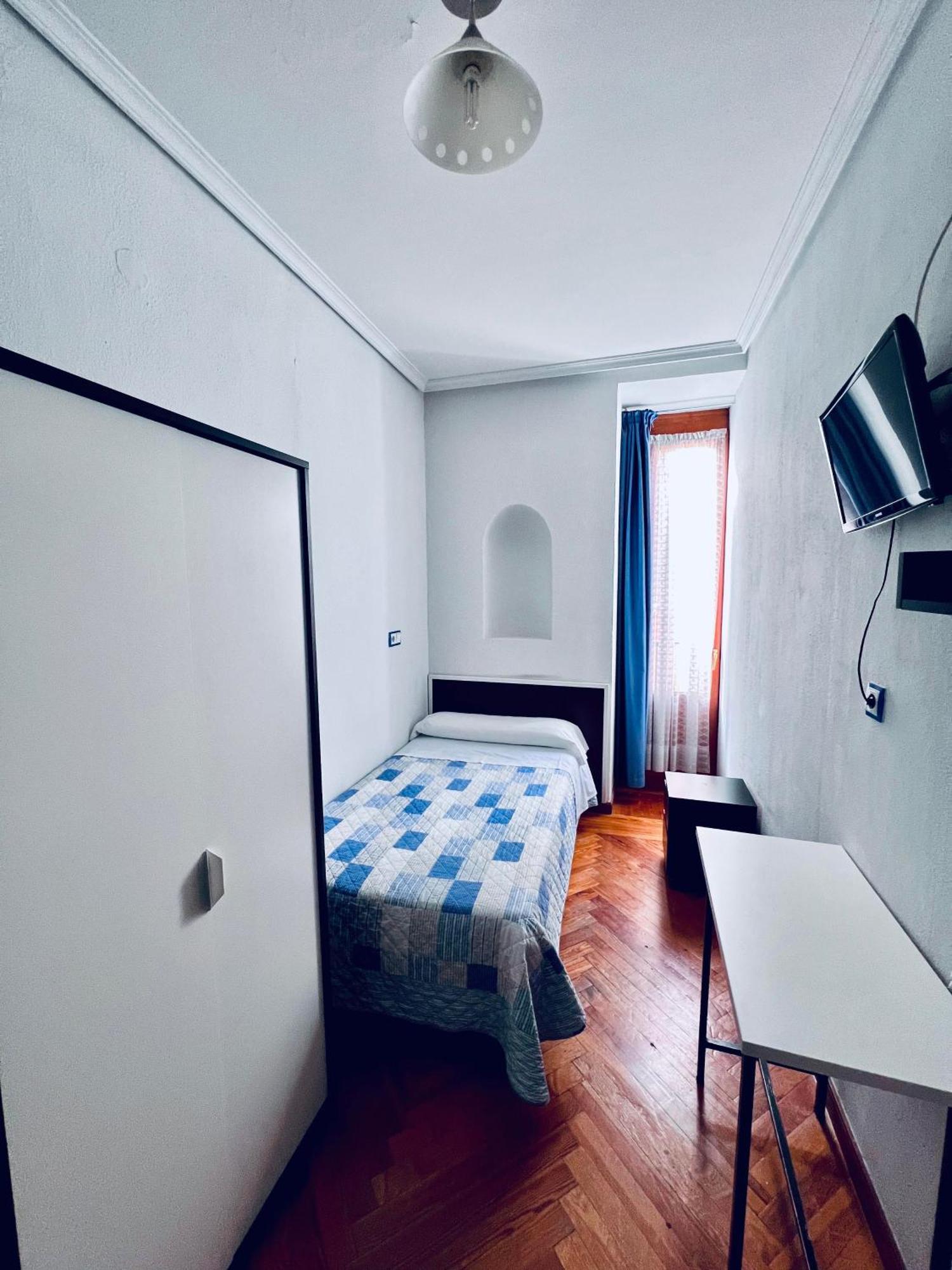 Hostal Conde De Alba Madrid Dış mekan fotoğraf