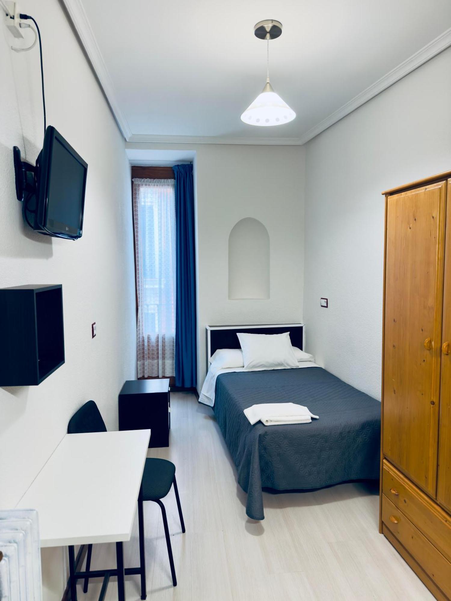 Hostal Conde De Alba Madrid Dış mekan fotoğraf